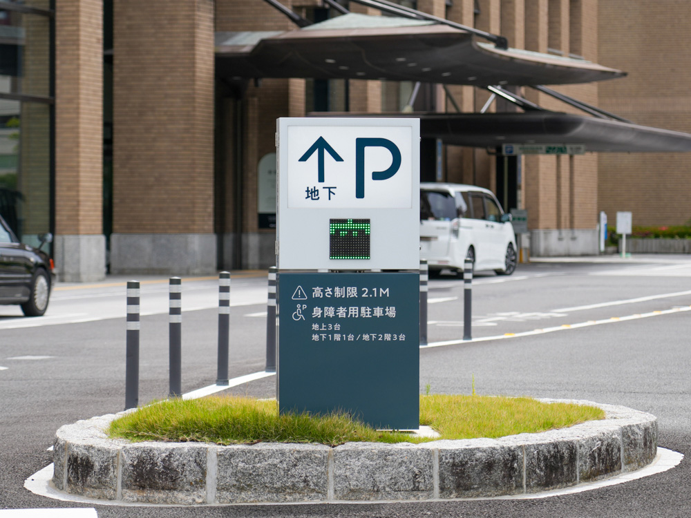 佐賀県庁 地下駐車場の案内板