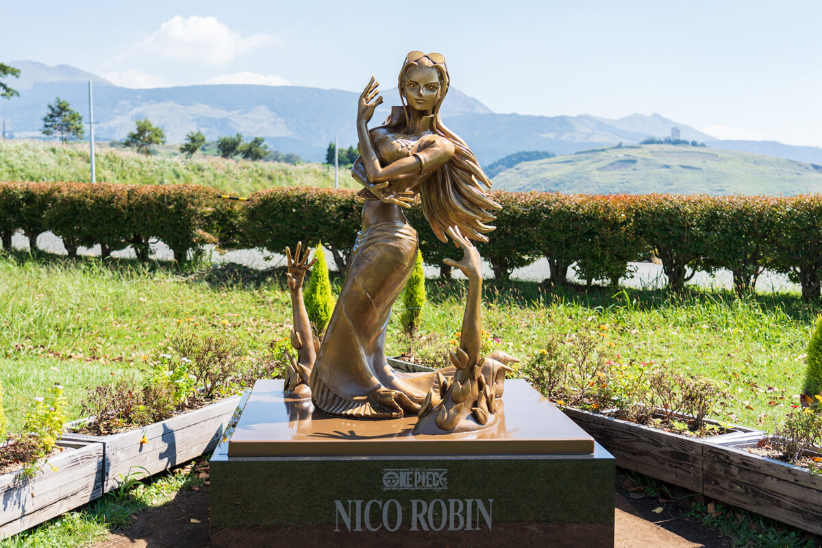 ニコ・ロビン像