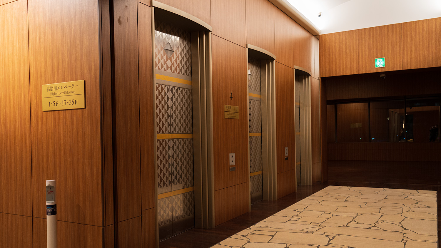 ヒルトン福岡シーホークの高層階行きエレベーター