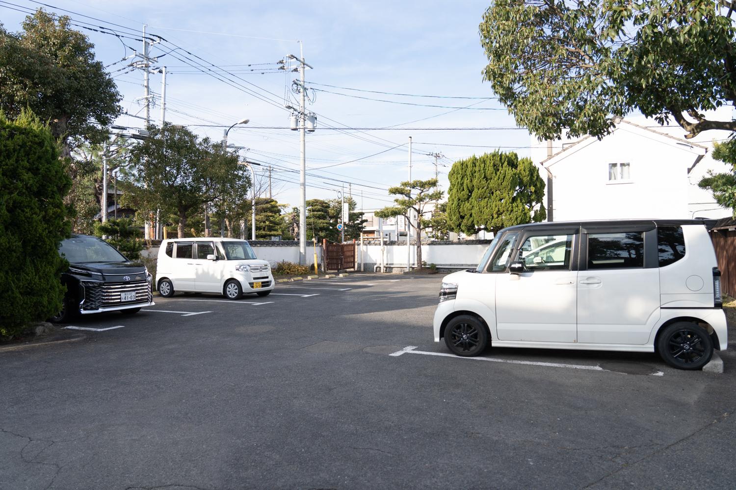 旅館 綿屋の駐車場