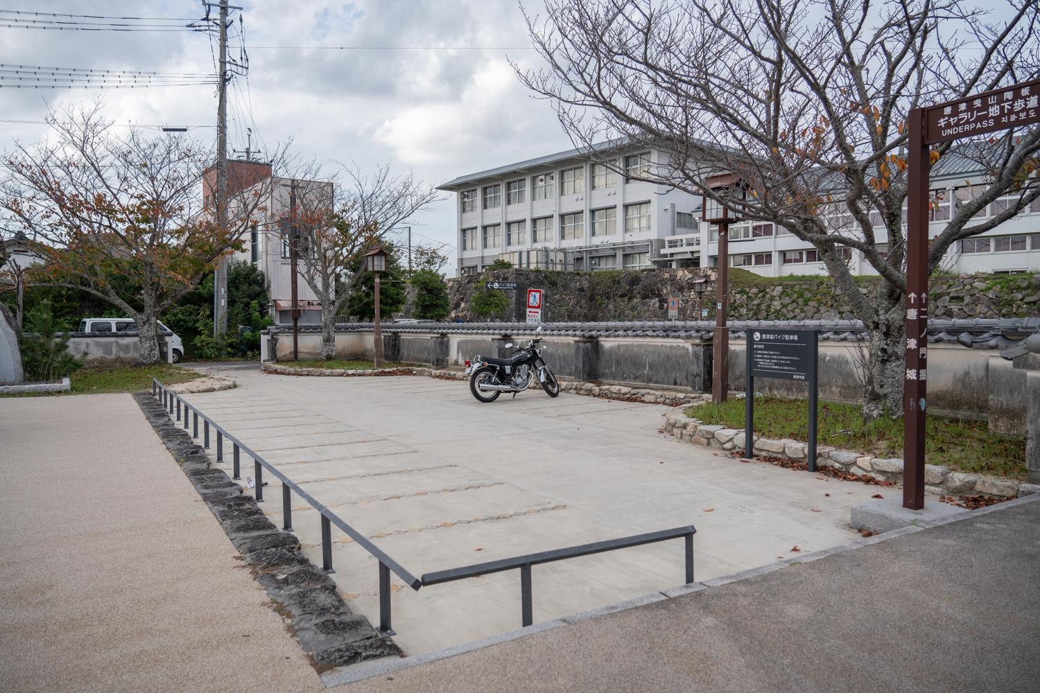 唐津城バイク駐車場