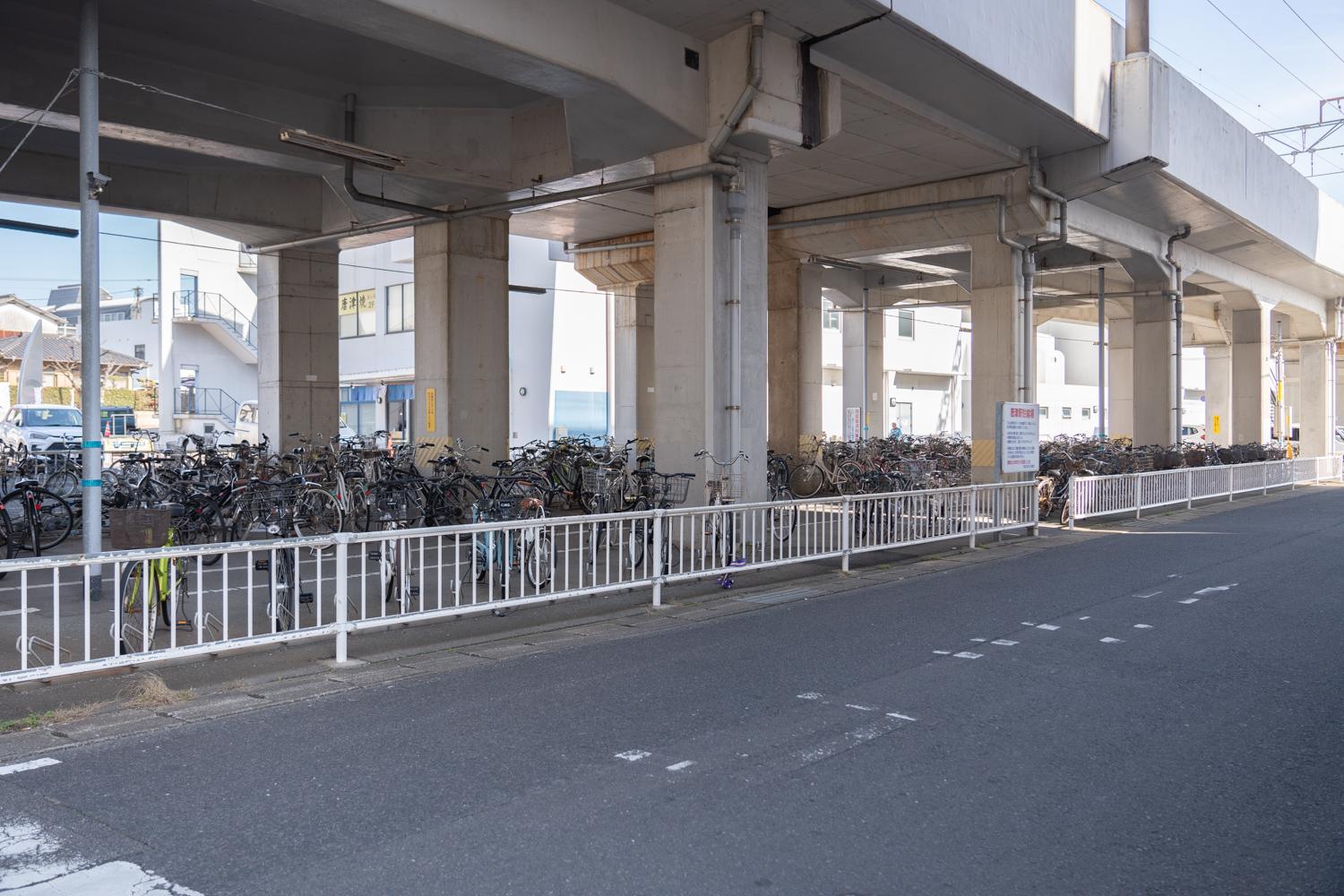 唐津駅駐輪場（東側）