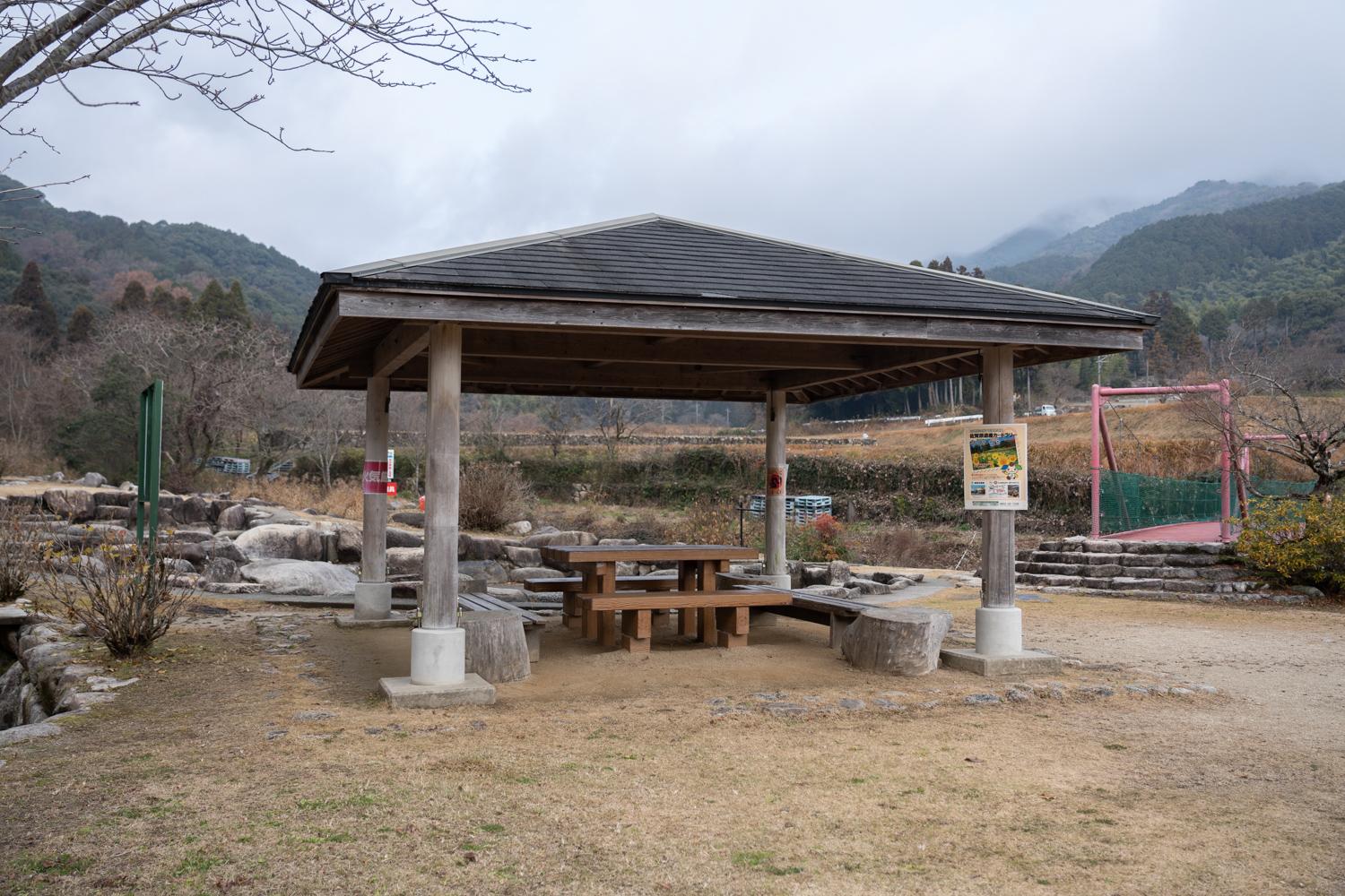 山田水辺公園の東屋